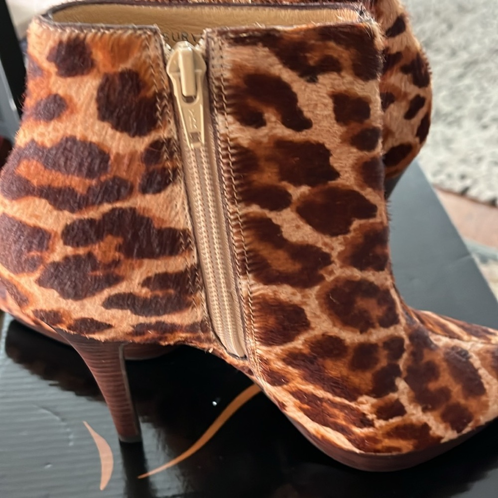 NWOB - Steve Madden leopard booties! - Picture 3 of 4